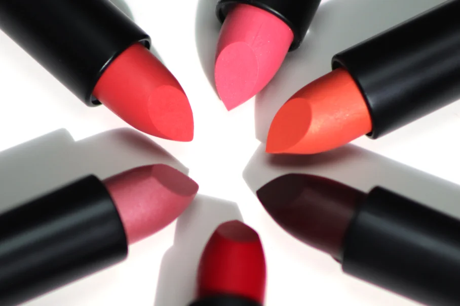 12 lipsticks b