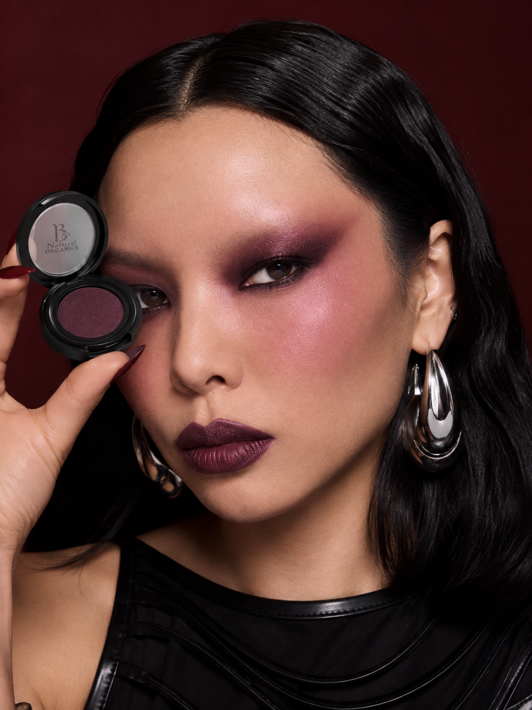 Retrato editorial con sombra ciruela